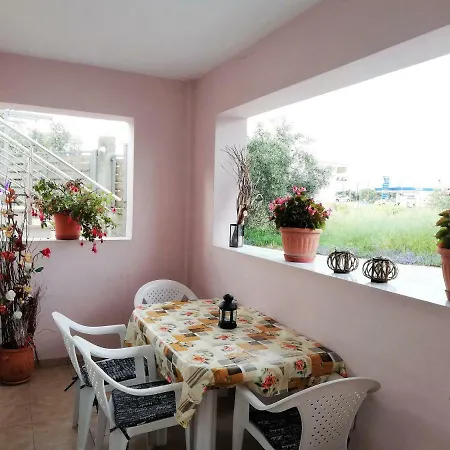 Lovely 500m From The Beach, Almiri Apartament