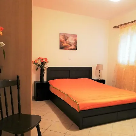 Lovely 500m From The Beach, Almiri Apartament *